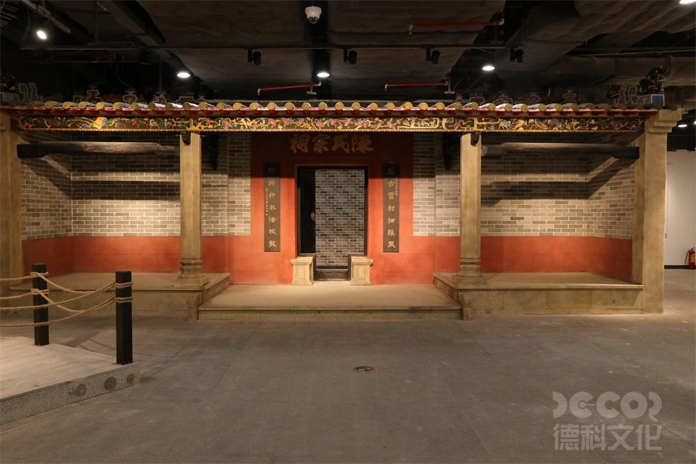 展廳設計中，如何選擇適合的裝飾材料和家具？