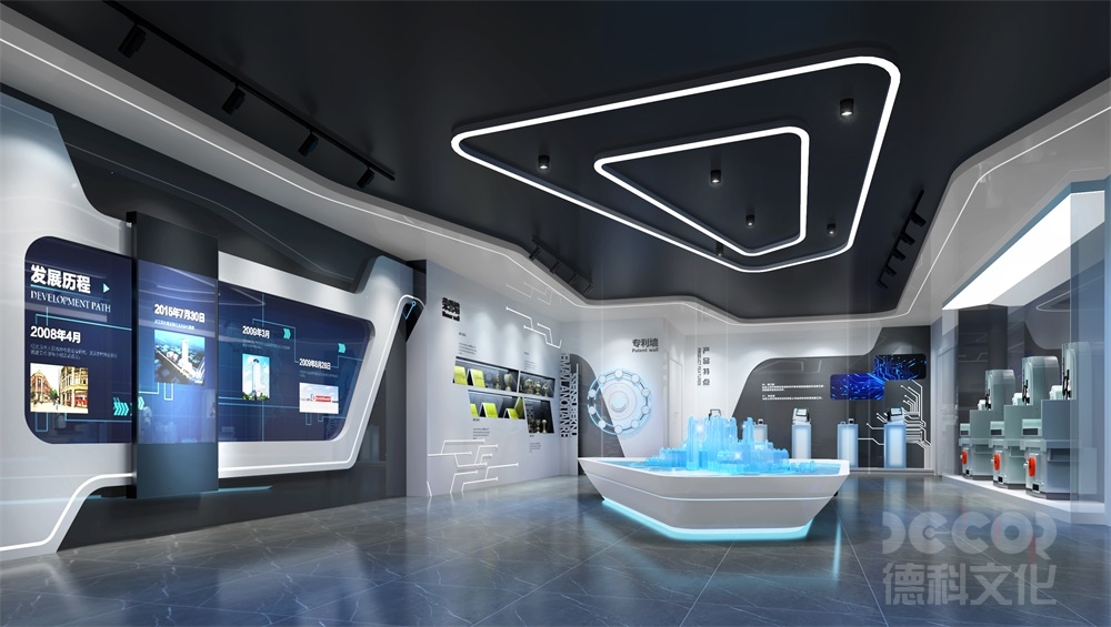 展覽廳設(shè)計(jì)中，如何考慮觀眾的參觀流線和導(dǎo)覽服務(wù)？